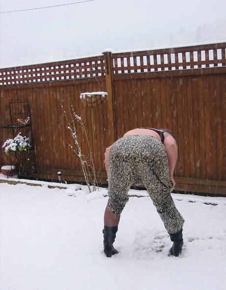 TAC Amateurs are excited to present you with xxx gallery showcasing Girdle Goddess showing superb shape