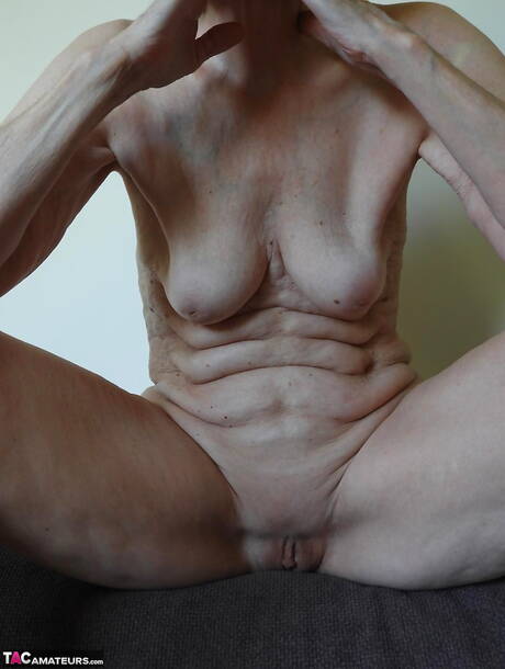 TAC Amateurs invite you to explore free pics featuring Kat Kitty in play with pussy scene